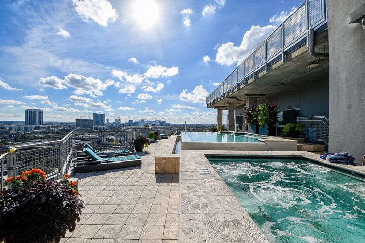 Property Photo: 2000 Bagby Street 5441 TX 77002