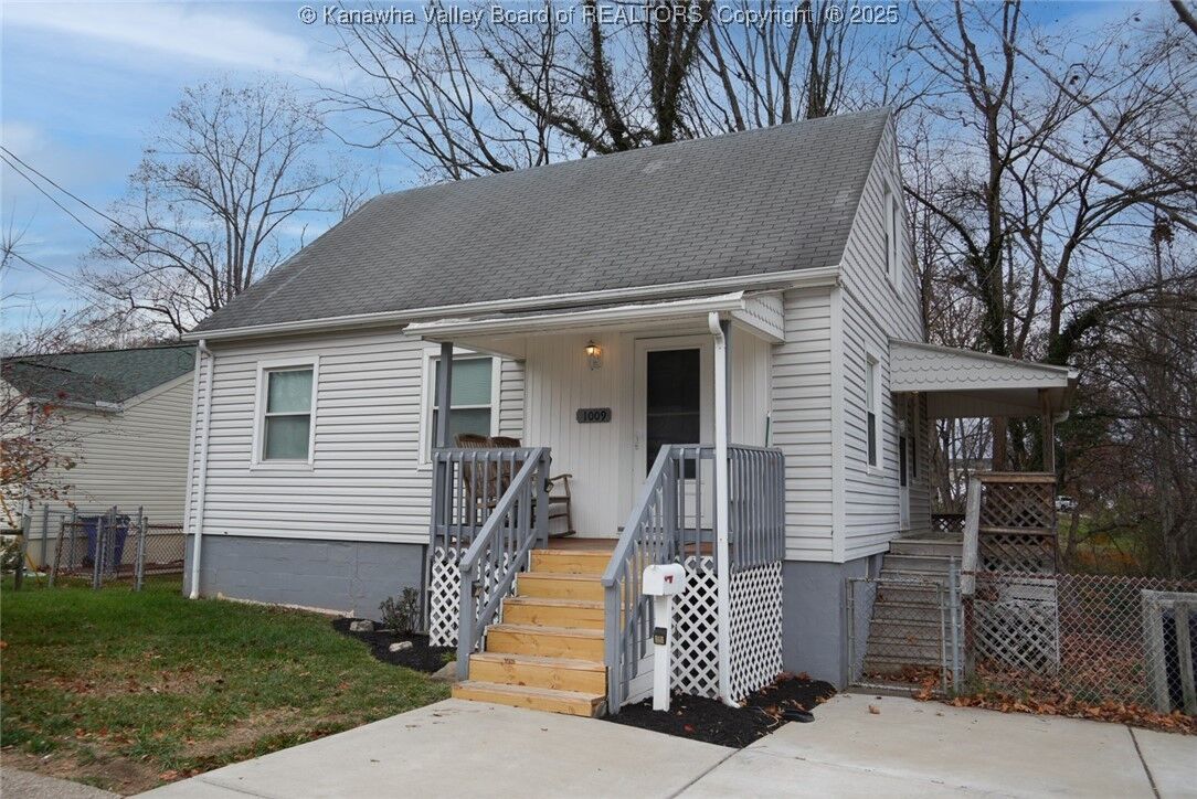 Property Photo:  1009 Village Drive  WV 25309 