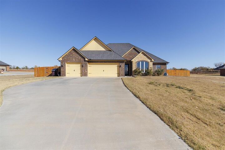 Property Photo: 14068 NE Prairie Hill Cir OK 73538