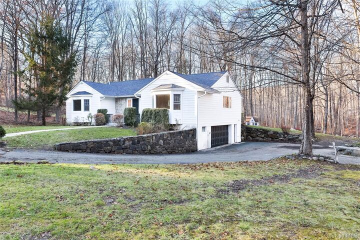 Property Photo:  65 Red Oak Lane  NY 10549 