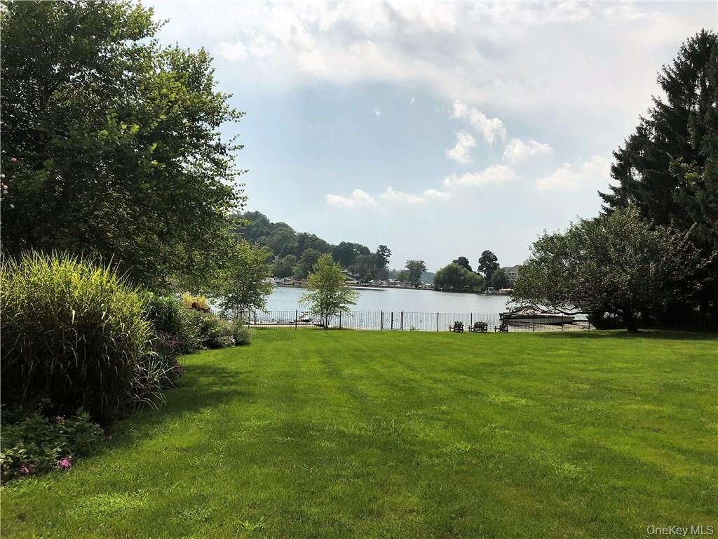 Property Photo:  7 Tamarack Road  NY 10541 