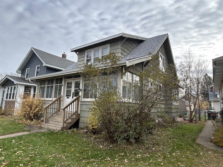 Property Photo:  910 N 20th St  WI 54880 