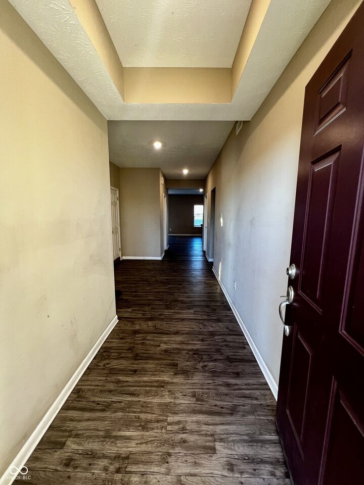 Property Photo:  966 Bent Branch Circle  IN 46143 