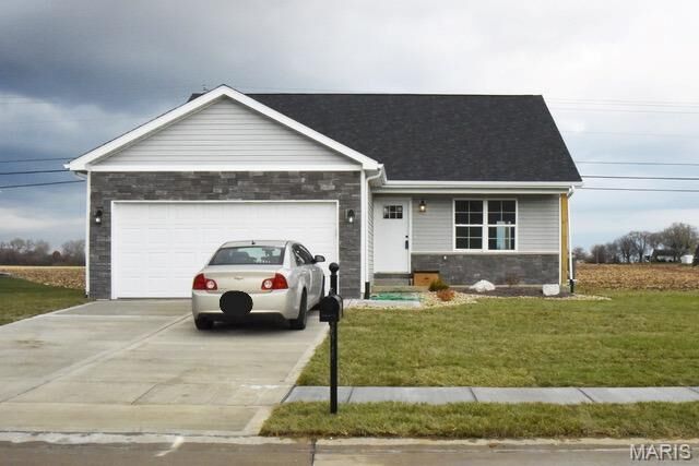 620 Eisenhower Boulevard  Troy IL 62294 photo