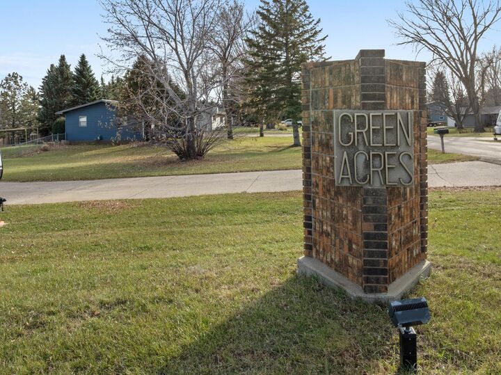 Property Photo: 2009 Parkside Dr ND 58701