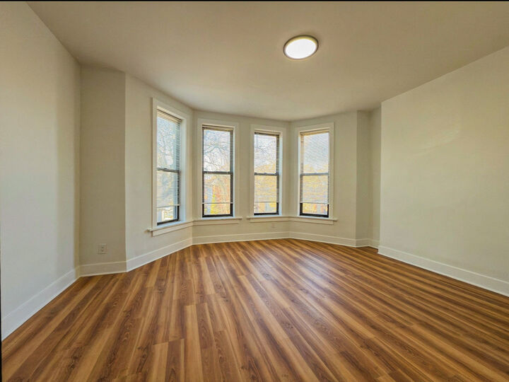 Property Photo: 4925 S Champlain Avenue 2 IL 60615