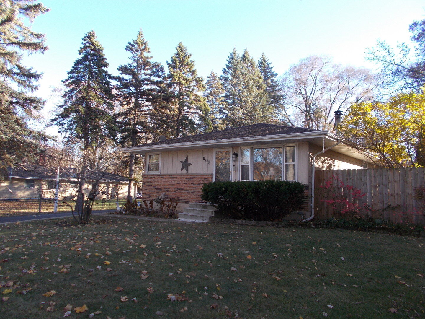 Property Photo:  905 Winthrop Court  IL 60099 