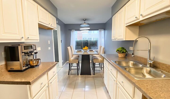 Property Photo:  2633 Hawthorne Lane B  IL 60422 