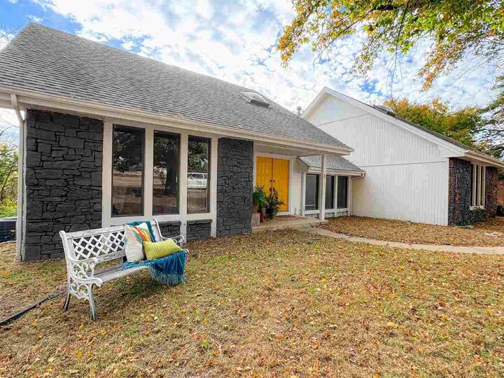 Property Photo:  5 Ramblewood  OK 74604 