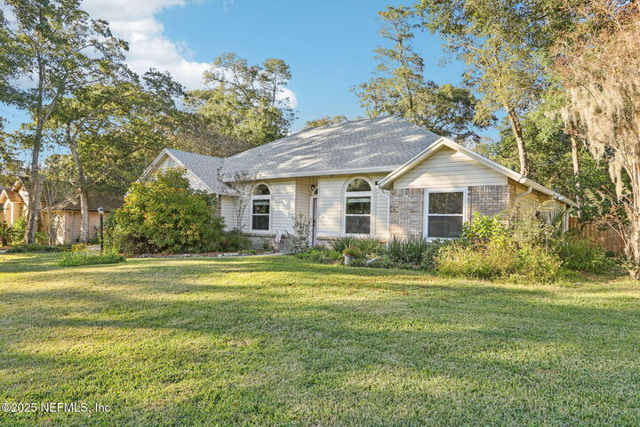 Property Photo: 13141 Ebbtide Court FL 32225