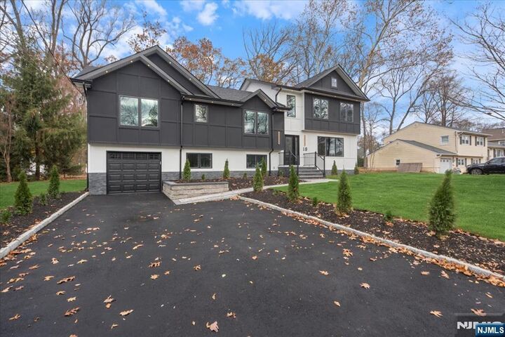 Property Photo:  18 Clinton Place  NJ 07677 