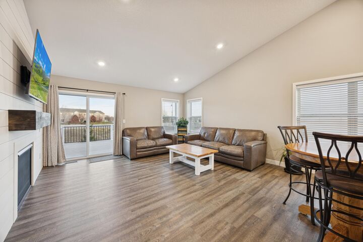 Property Photo:  1336 Chestnut Circle  MN 55315 