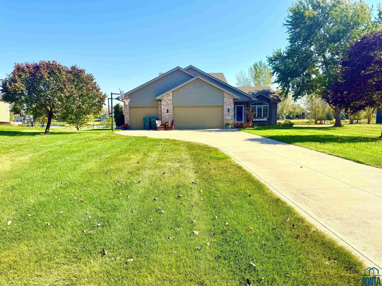 Property Photo: 832 Brookside Dr SD 57038