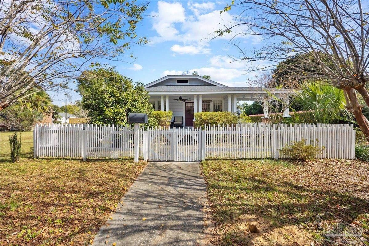 Property Photo: 1906 N Spring St FL 32501