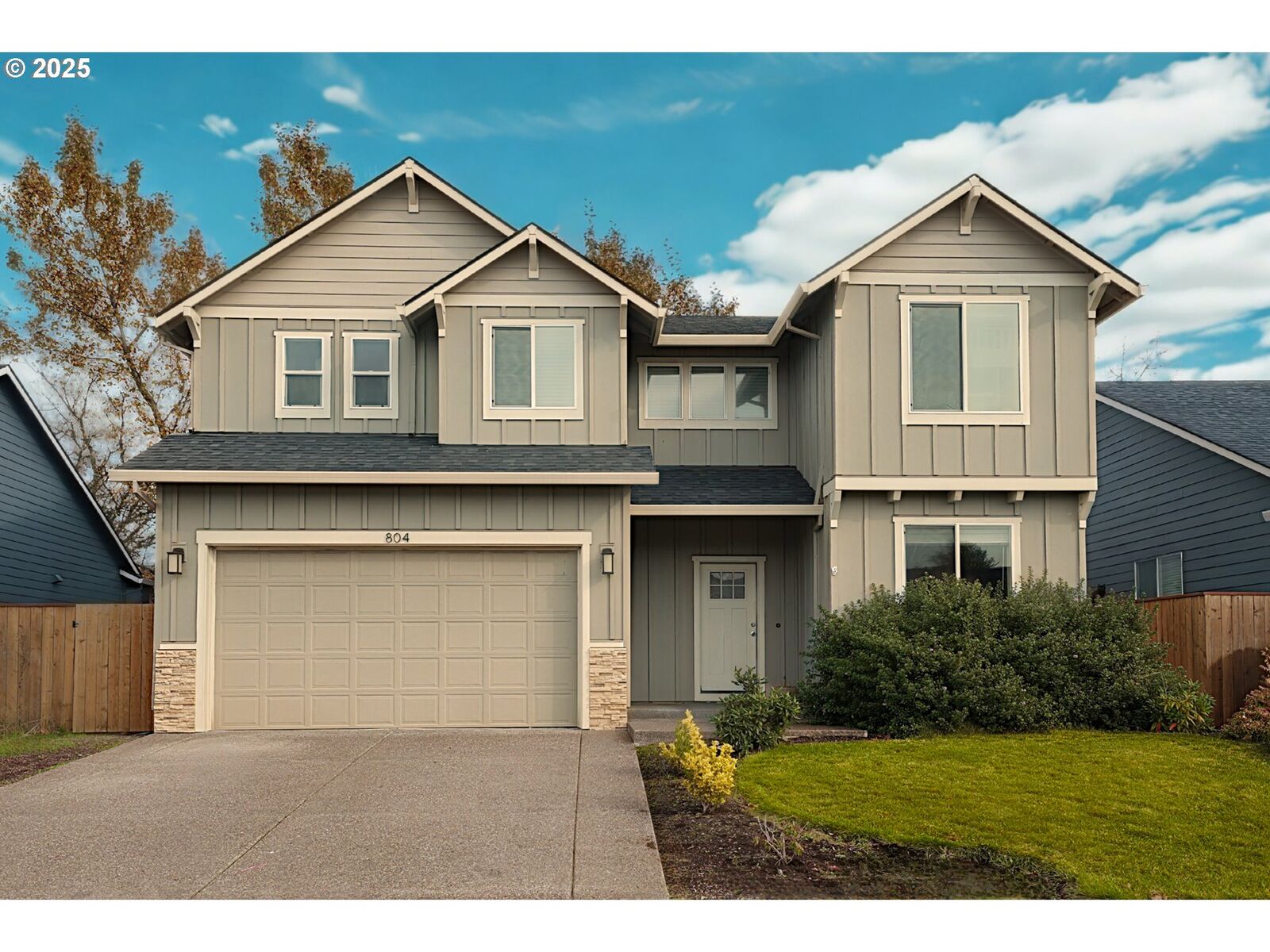 Property Photo: 804 River Ave OR 97327