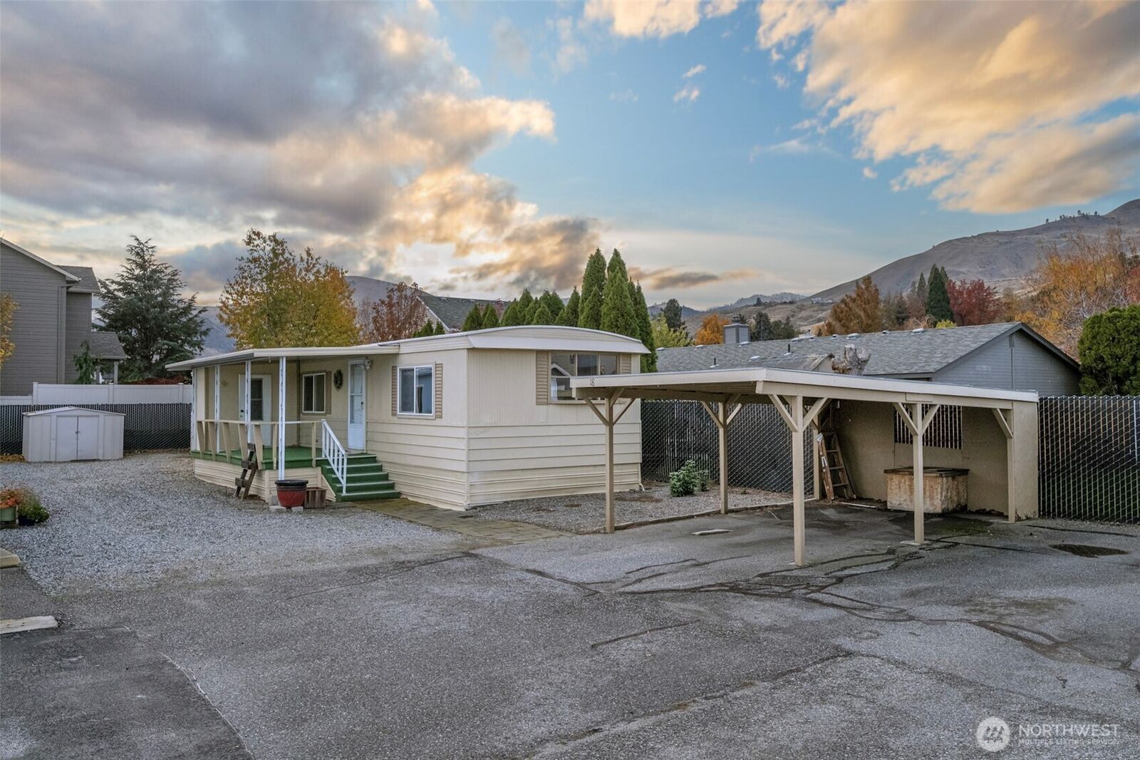Property Photo:  1608 N Western 18  WA 98801 