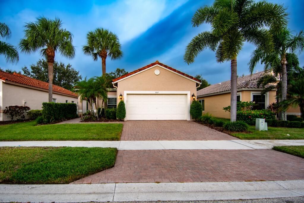 Property Photo:  607 NW Whitfield Way  FL 34986 