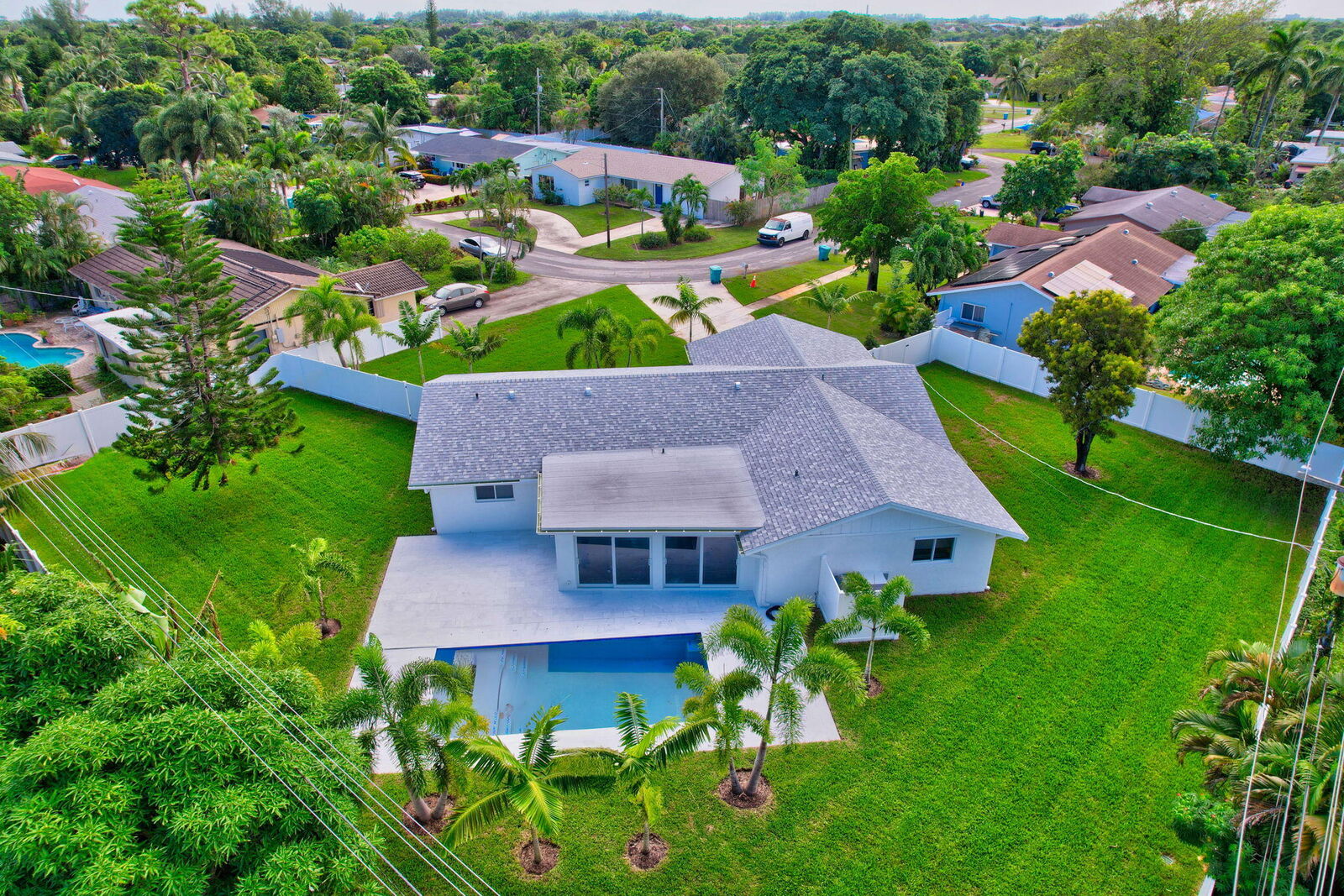 Property Photo: 135 SE 28th Court FL 33435