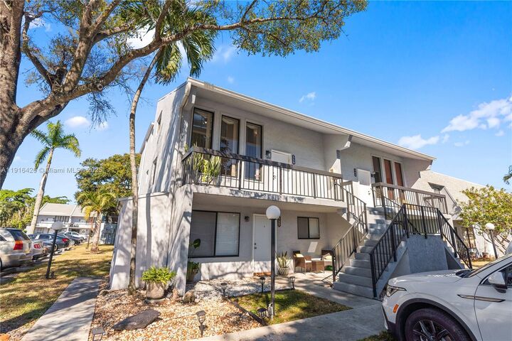 Property Photo:  559 N University Dr 39  FL 33324 