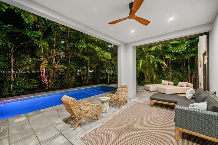 Property Photo:  624 N Victoria Park Rd  FL 33304 