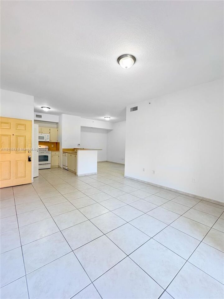 Property Photo: 7280 NW 114th Ave 101-8 FL 33178