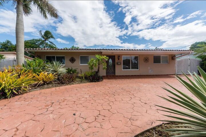 10260 SW 48th St  Miami FL 33165 photo