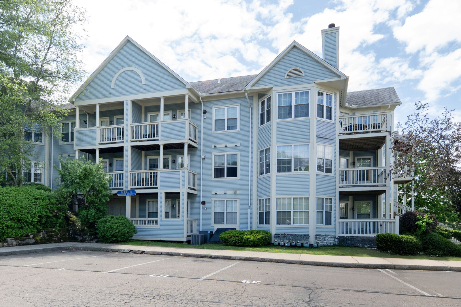 Property Photo:  75 Redwood Drive 609  CT 06513 