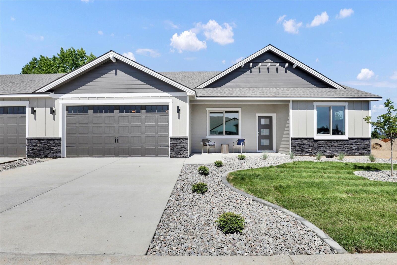 Property Photo: 1109 - Unit 16 N Country Club Dr 16 WA 99006