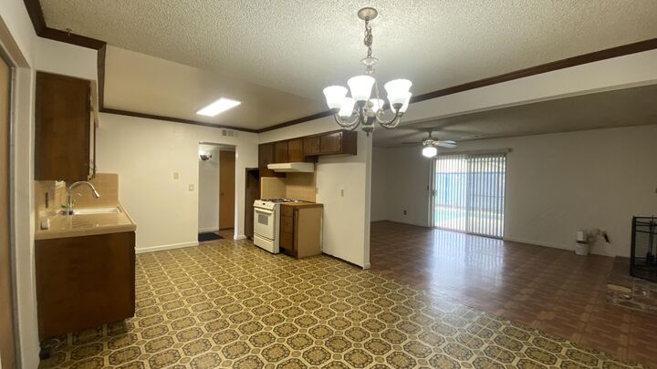 Property Photo:  3005 S Verde Vista Street  CA 93277 