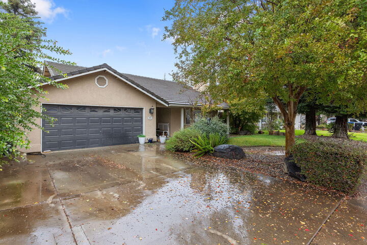 Property Photo:  4038 E Sue Avenue  CA 93292 