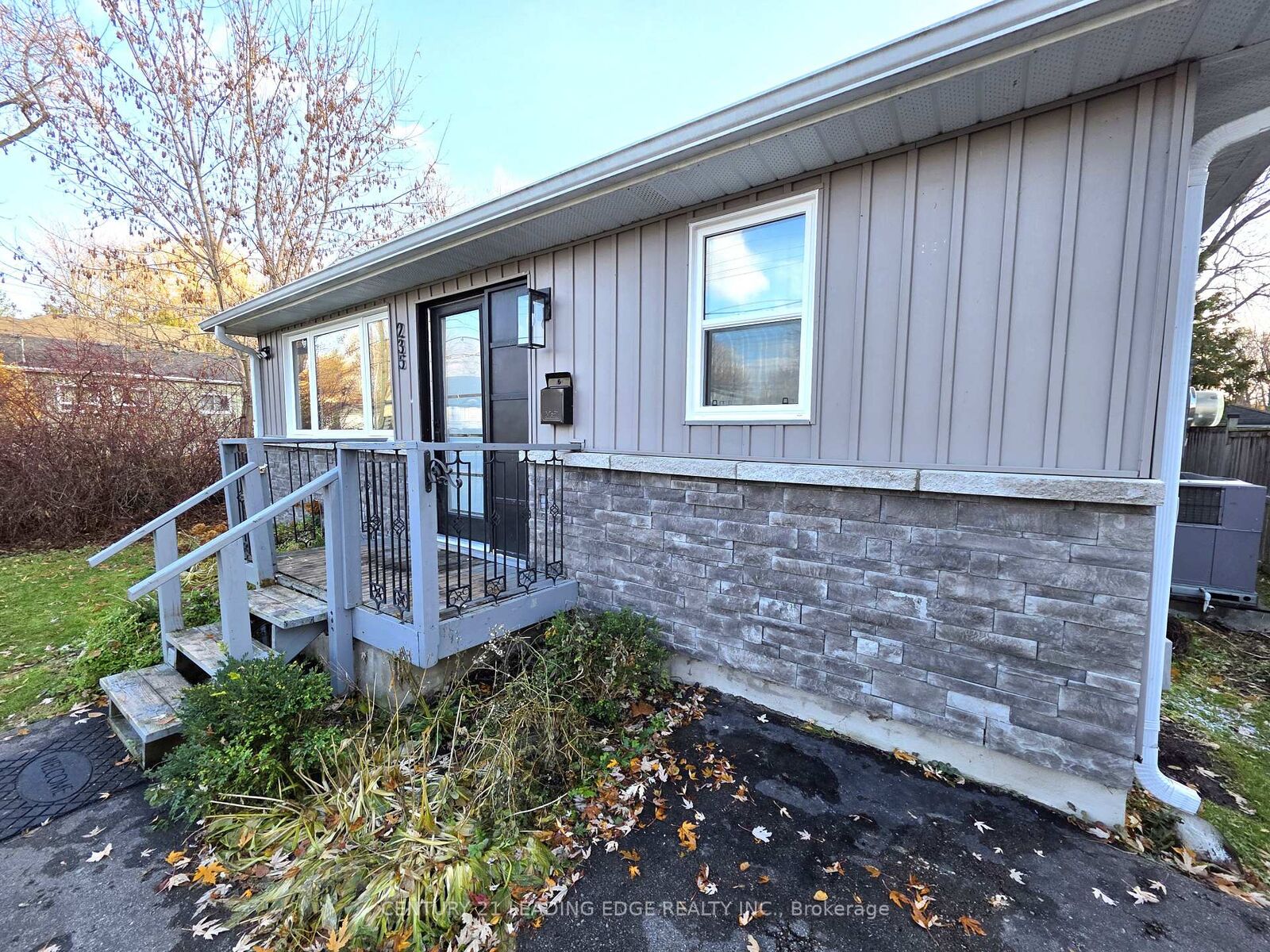 Property Photo:  235 Bayview Avenue  ON L4P 2T4 