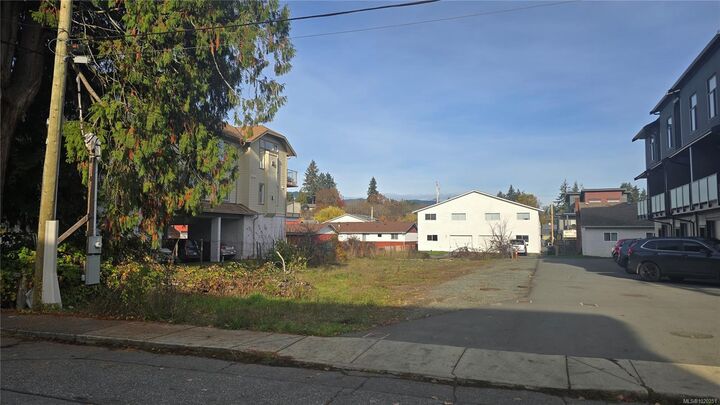 231 First St — photo 1