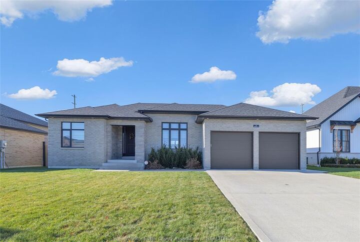 Property Photo:  21 Sunningdale Drive  ON N8H 0C4 