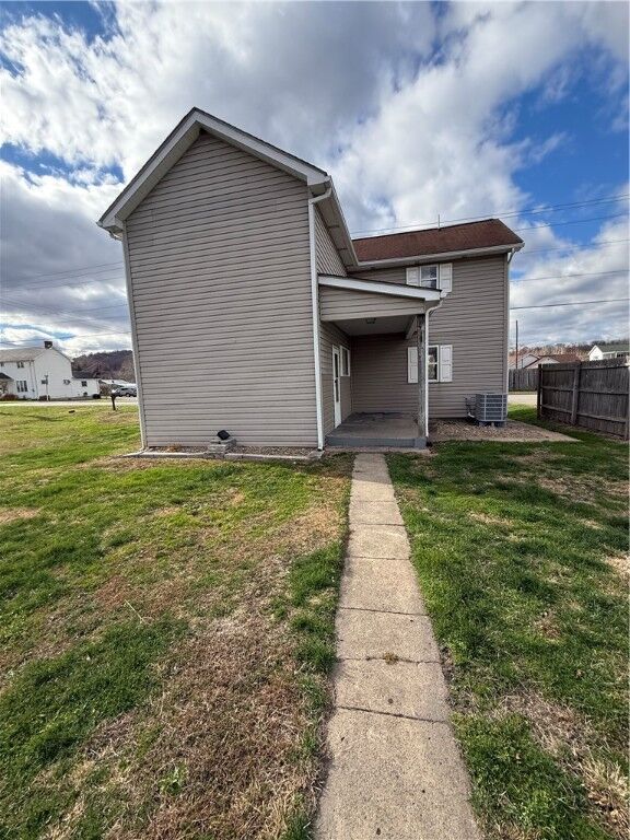 Property Photo:  1631 Hyndman St  PA 15425 