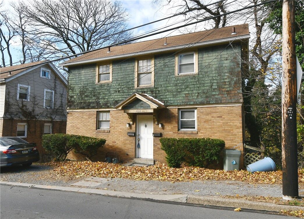 Property Photo:  1666 Crafton Blvd  PA 15205 