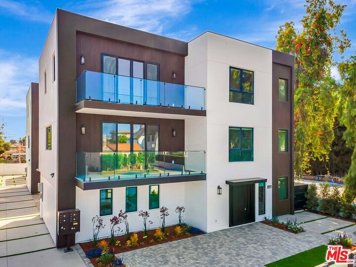 Property Photo:  1921 Federal Ave  CA 90025 