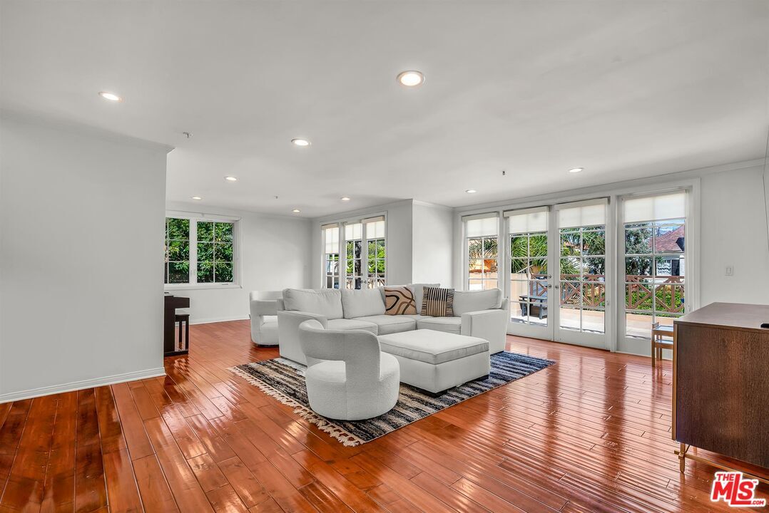 Property Photo:  10555 Ashton Ave  CA 90024 