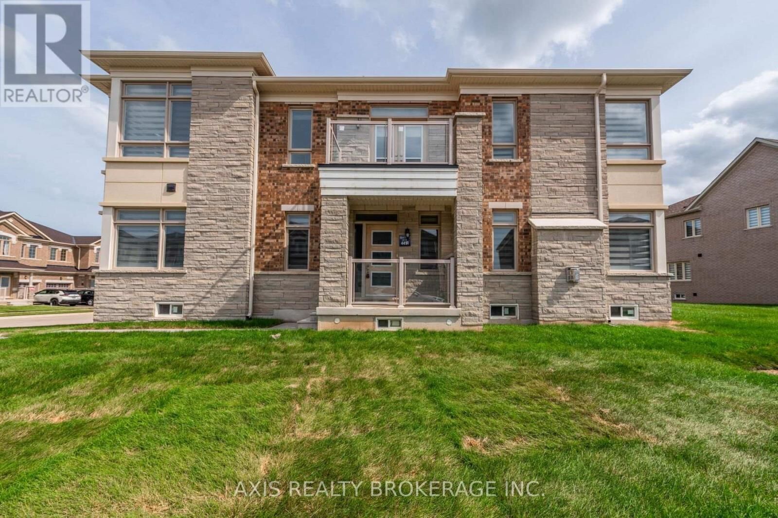 Property Photo:  43 Silver Meadow Gardens  ON L8B 1Z4 