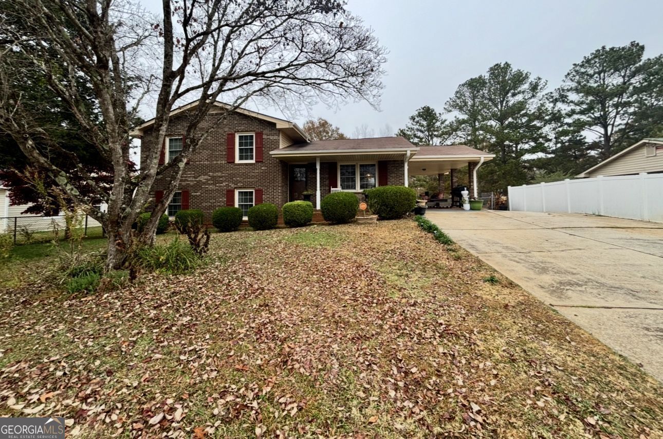 Property Photo:  1913 Amberwood Court  GA 30223 