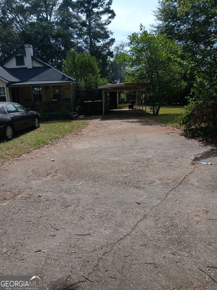 Property Photo: 406 Brookwood Drive GA 30286