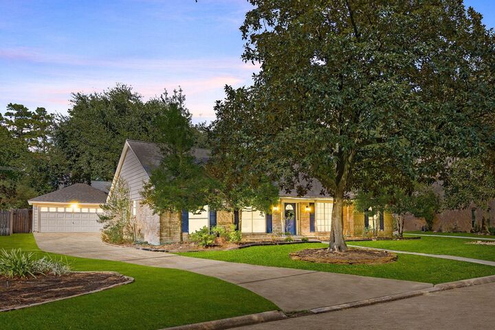 Property Photo:  8222 Middlebury Lane  TX 77070 