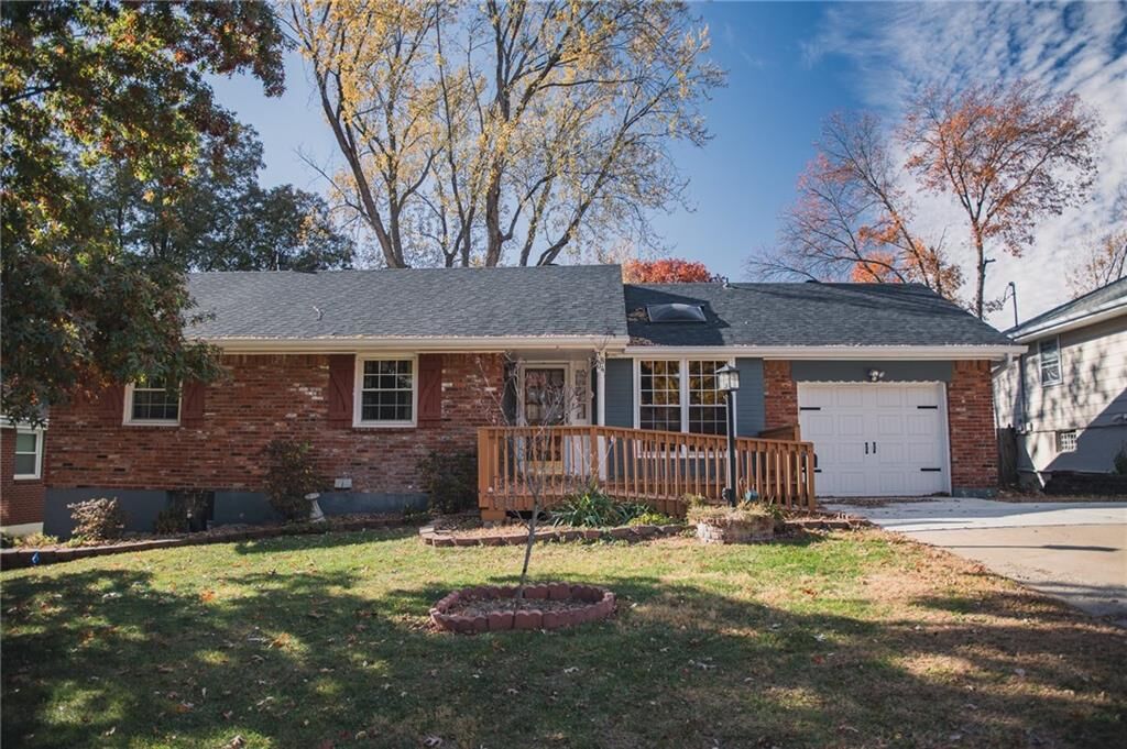 Property Photo: 3804 S Drumm Avenue MO 64055