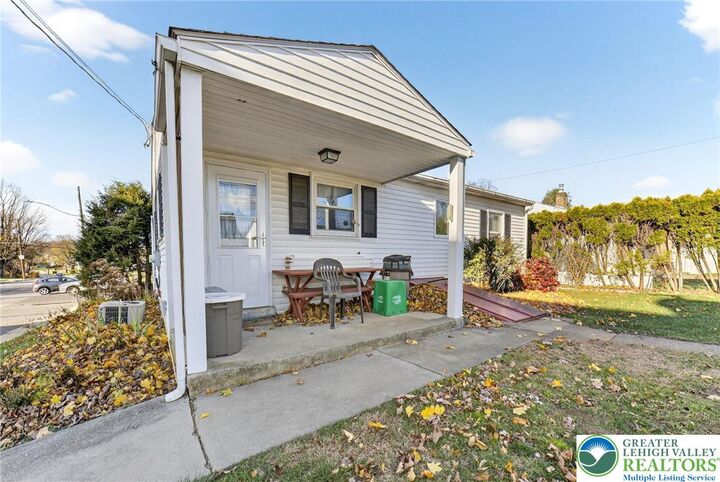 Property Photo:  419 S Ott Street  PA 18104 