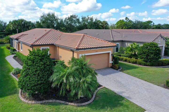 Property Photo: 5020 Savona Run FL 34211