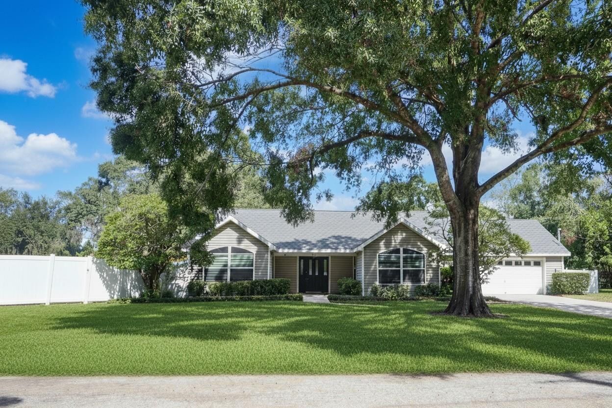 Property Photo:  2201 Howard Lane  FL 33612 