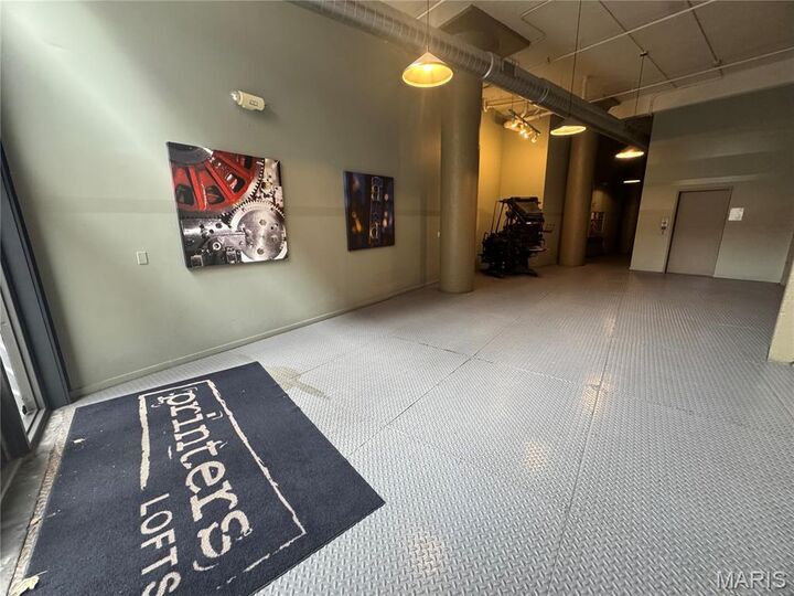 Property Photo:  1611 Locust Street 507  MO 63103 