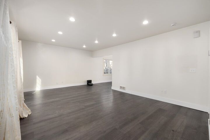 Property Photo:  712 Normals St  ND 58703-2257 