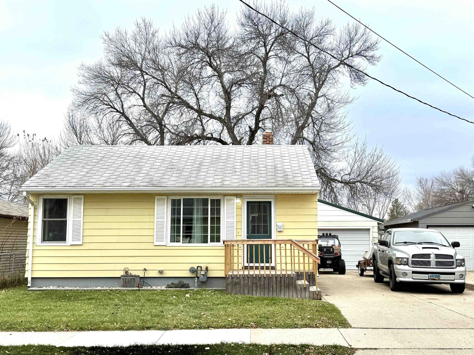 Property Photo:  509 NW 13th St  ND 58703 