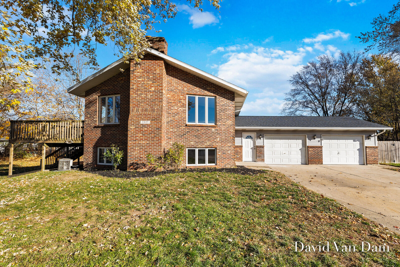 Property Photo: 2327 Oak Hollow Drive MI 49428