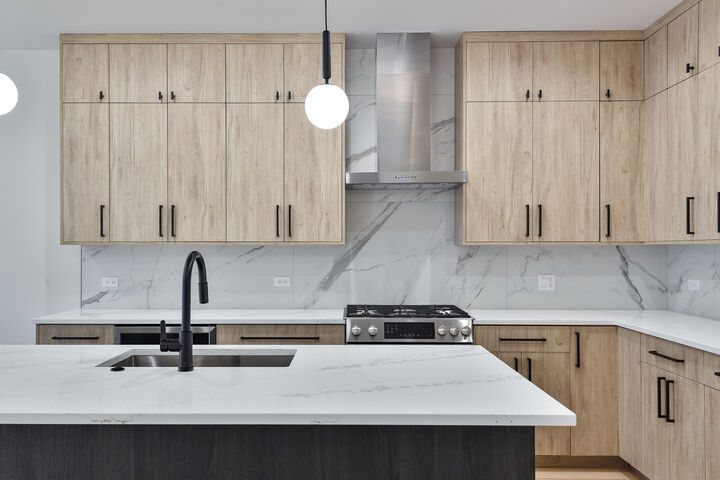 Property Photo: 4246 N Kimball Avenue IL 60618